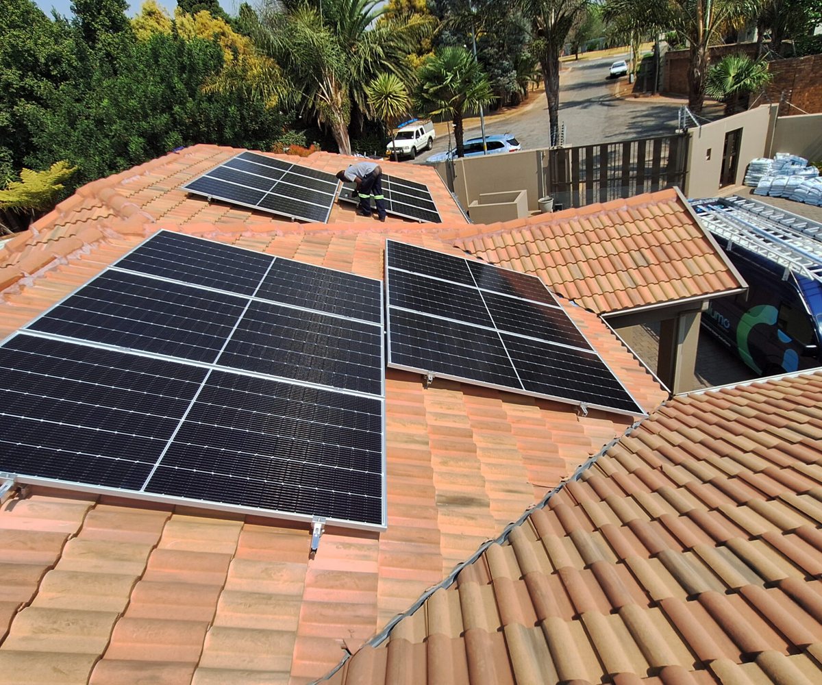 Aerial view of a completed Alumo rooftop solar installation